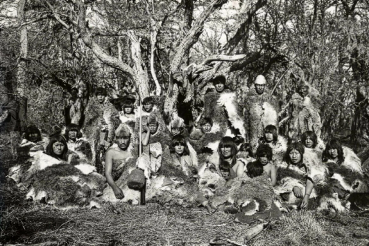 MMB-FB3336 Un clan selk´nam